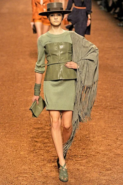 Look 30